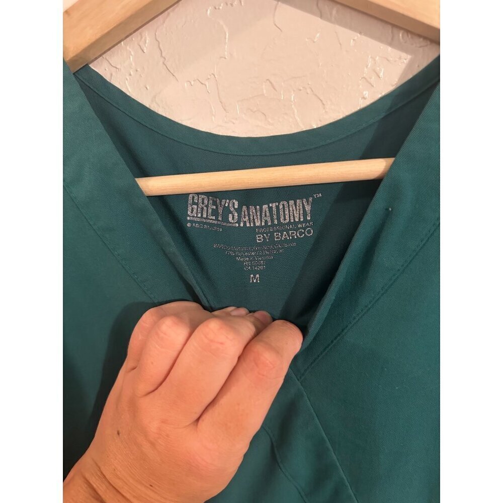 Greys Anatomy Y by Barco Classic Mock Neck Scrub Top - Picture 7 of 9
